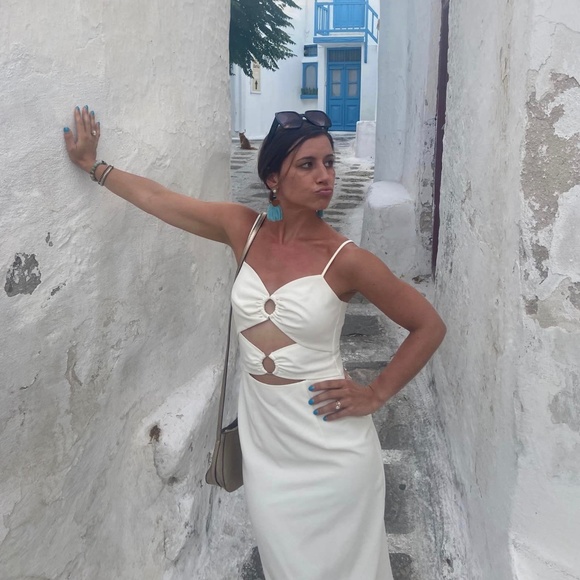 Gianni Bini Dresses & Skirts - White vacation or event dress